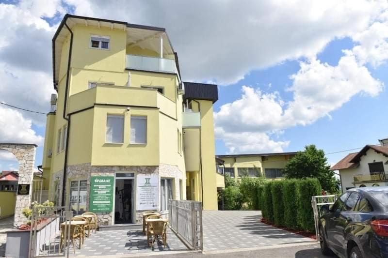 Gold Apartmani Kozarac Eksteriør bilde