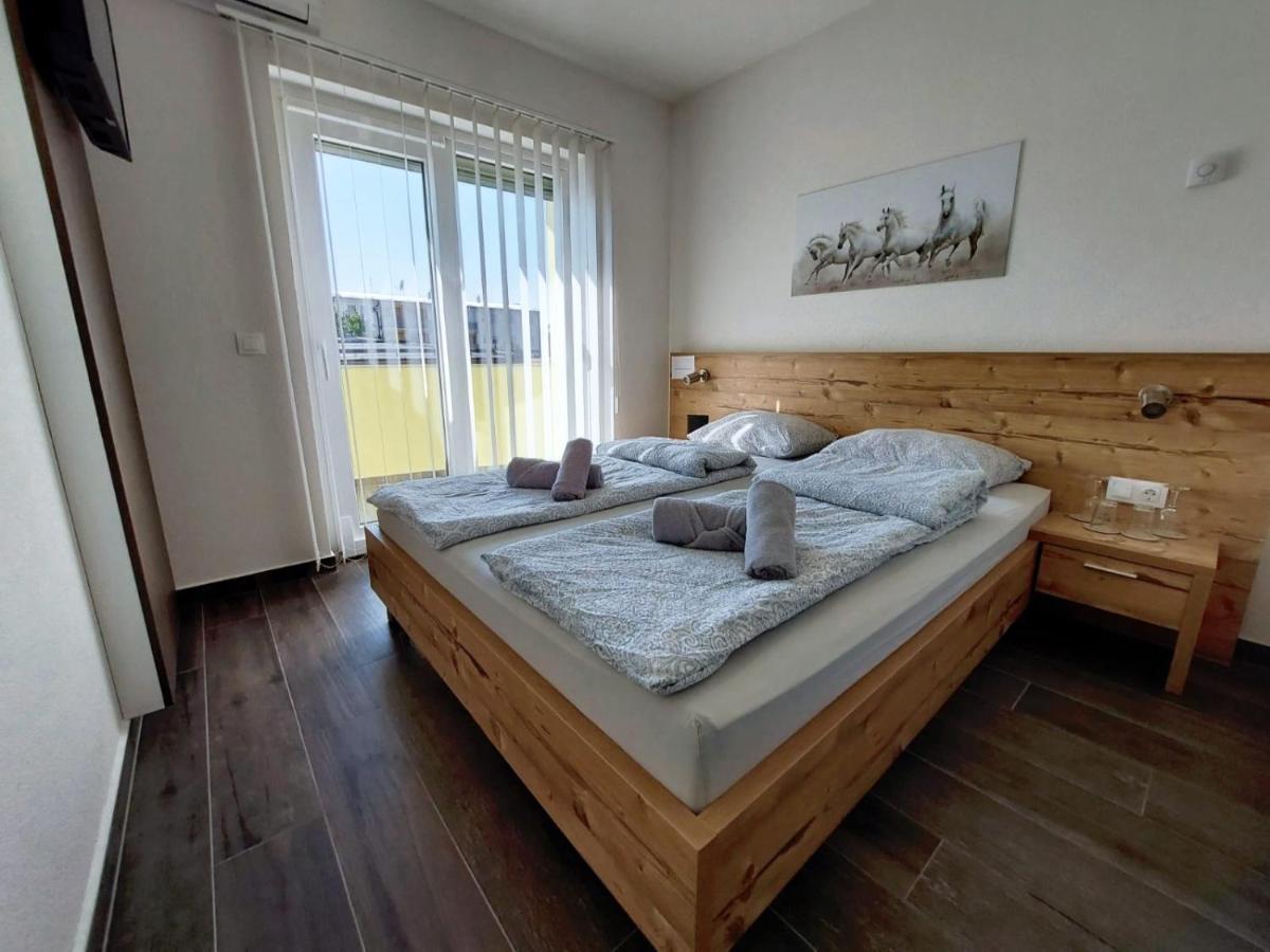 Gold Apartmani Kozarac Eksteriør bilde